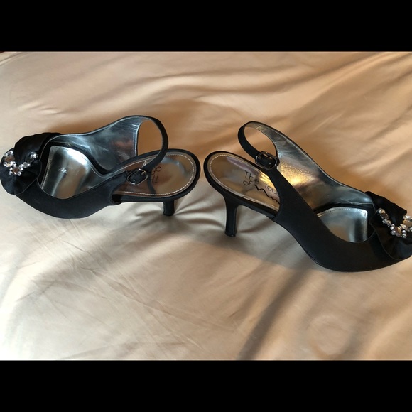 Shoes - Picture 3 of 4